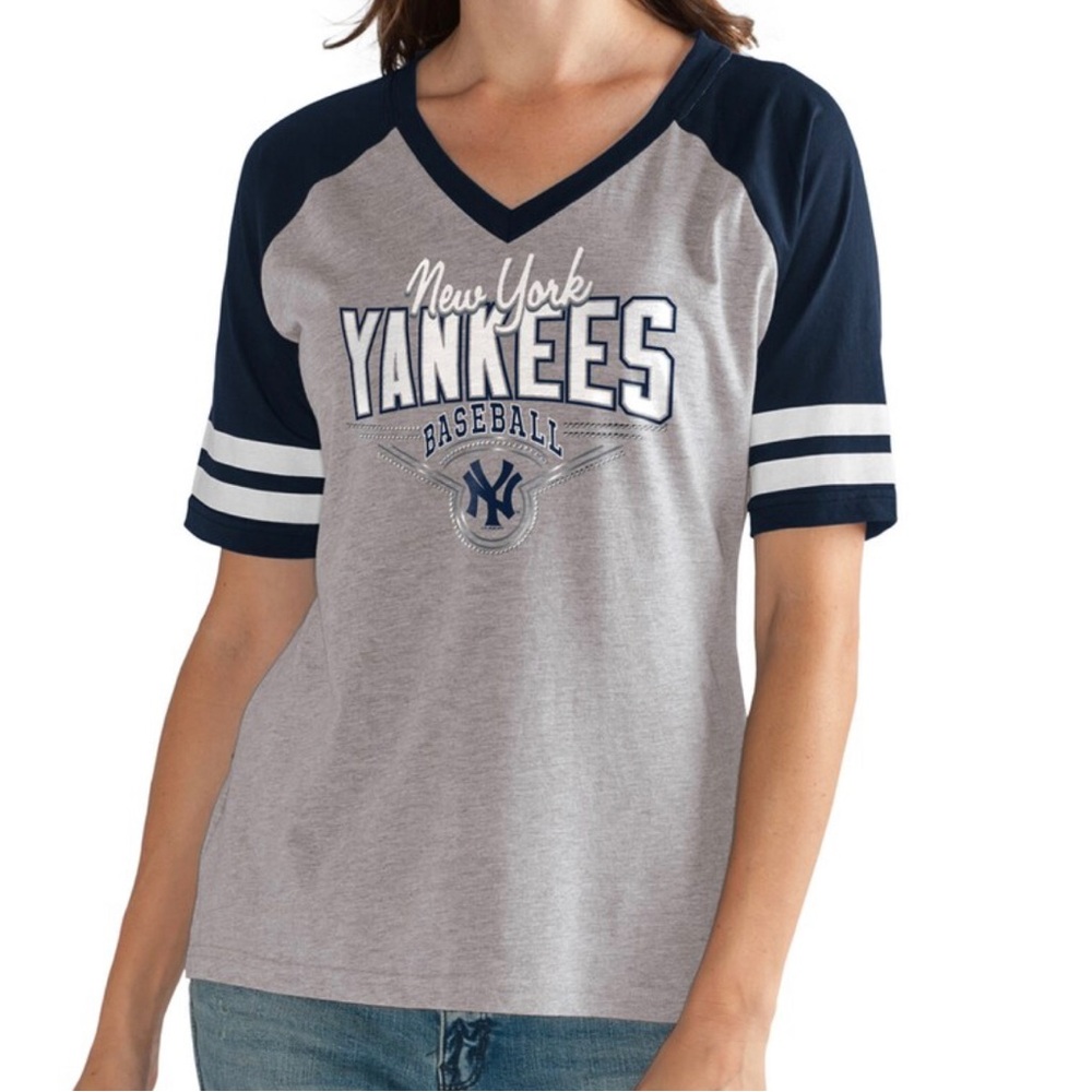 Women's New York Yankees G-III 4Her by Carl Banks V-Neck T-Shirt  gently used NY